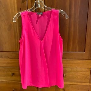 VINCE CAMUTO TOP BRIGHT PINK SIZE XS-S